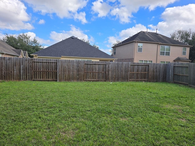 view of yard featuring a fenced backyard