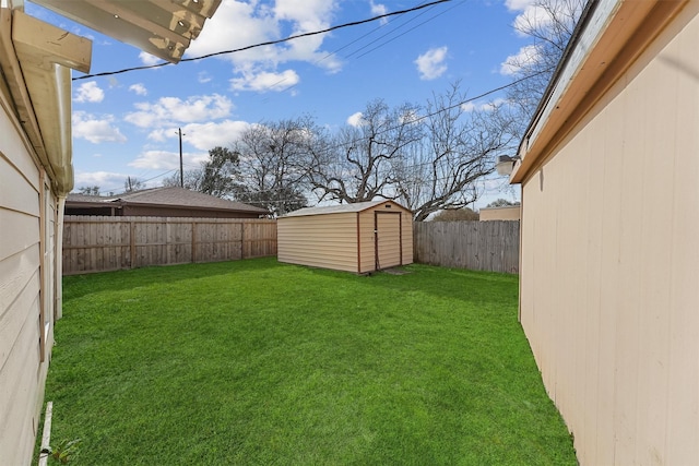 view of yard with a storage shed