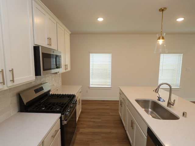 8026 Kay Harbor Dr, Cypress, TX 77433 - kitchen with appliances with stainless steel finishes, a sink, healthy amount of natural light, decorative backsplash, and recessed lighting