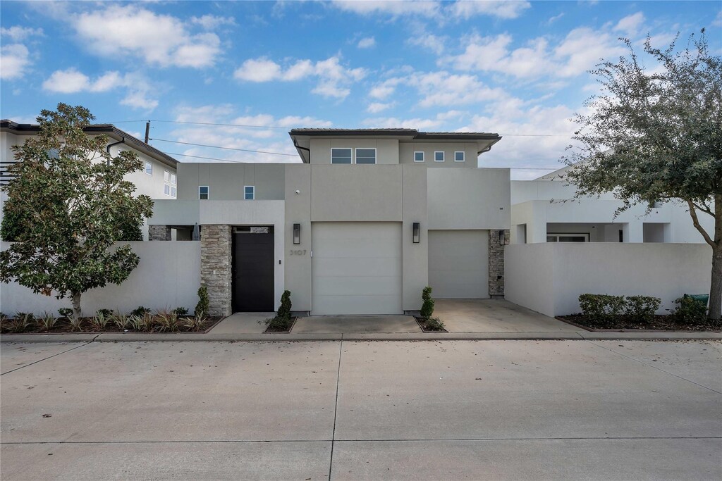 3107 Royal Courtside Ave, Houston, TX 77082 - view of front of house with a garage