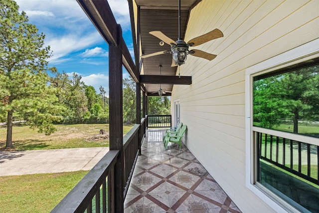 view of patio with ceiling fan and covered porch