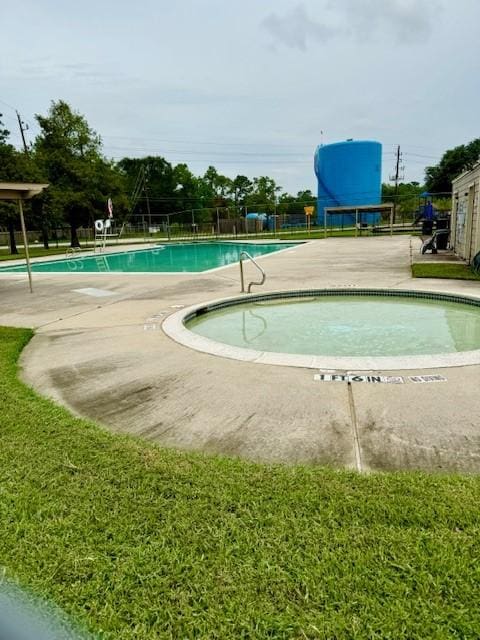 view of swimming pool