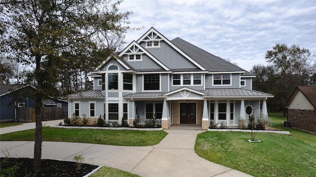 craftsman house with a front lawn