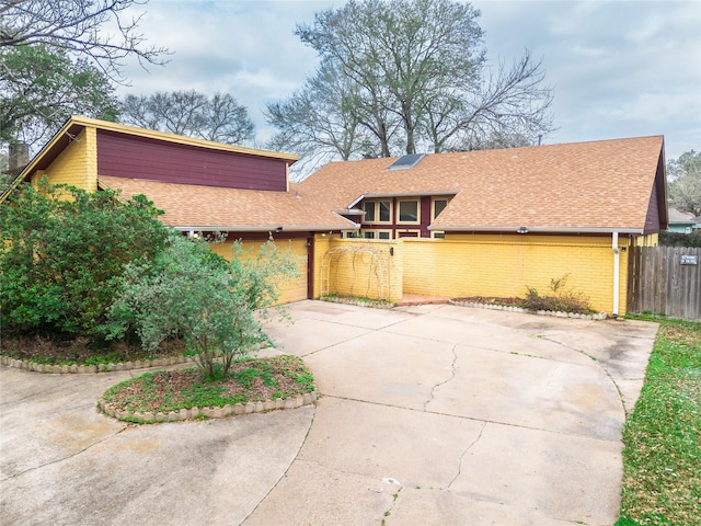 view of front facade with a garage