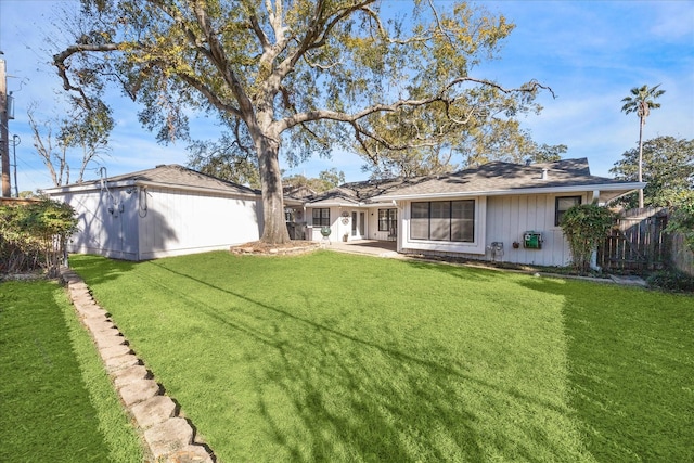 view of yard featuring a patio area