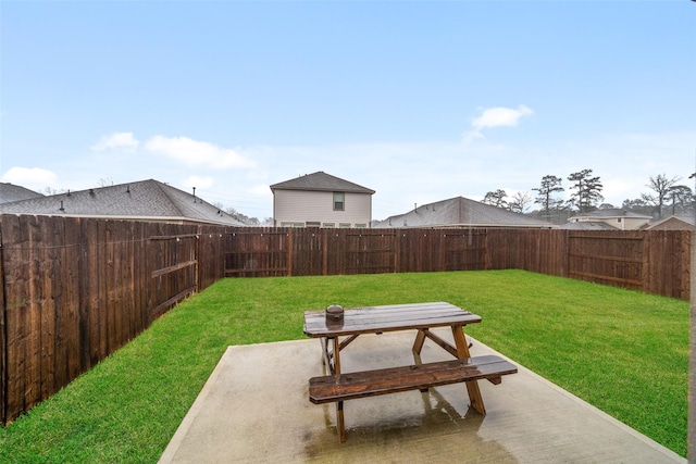 view of yard with a patio area