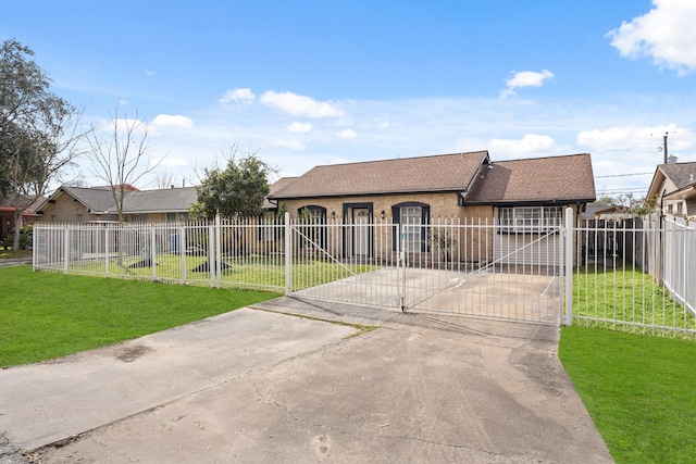 single story home with a front lawn