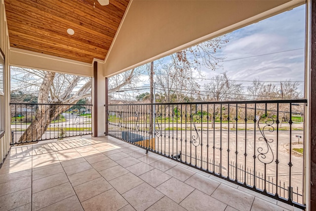 balcony featuring ceiling fan