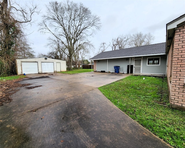 exterior space with a garage, a yard, and an outdoor structure