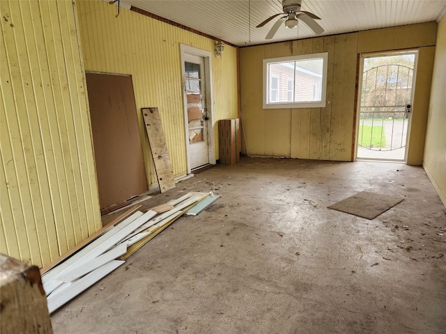 empty room featuring ceiling fan