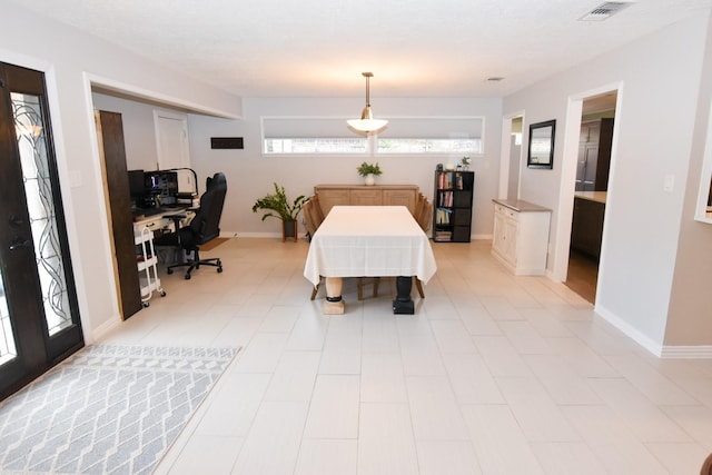 dining area with visible vents and baseboards