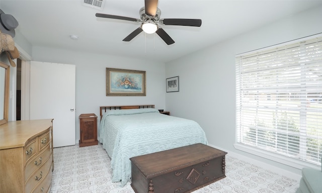 bedroom with ceiling fan