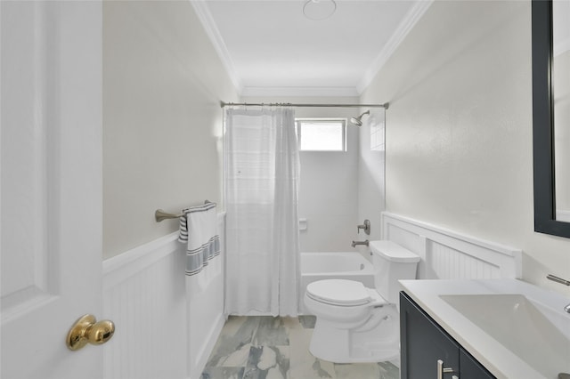 full bathroom featuring crown molding, toilet, shower / bath combination with curtain, and vanity