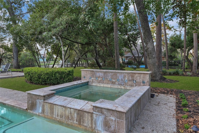 7611 Kings River Ln, Humble, TX 77346 - view of pool featuring an in-ground hot tub