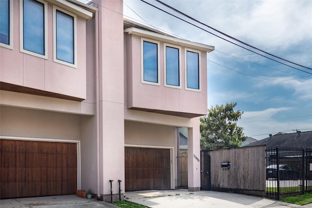 view of front facade with a garage