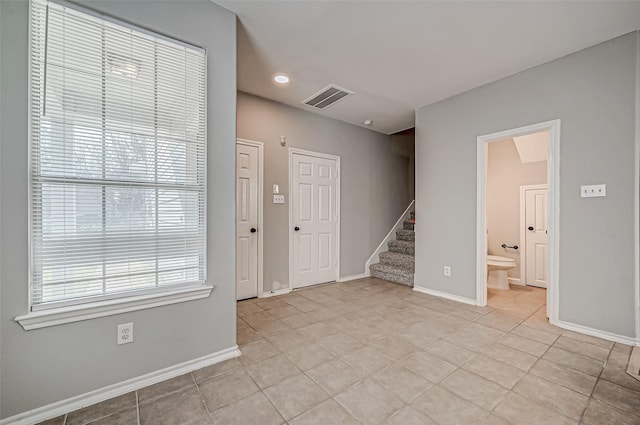 empty room featuring light tile patterned floors