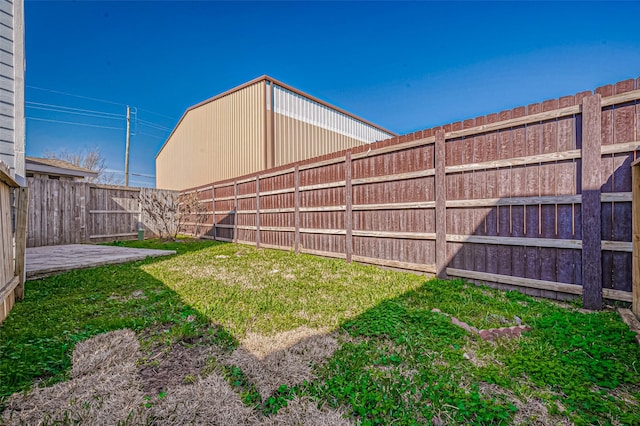 view of yard featuring a patio