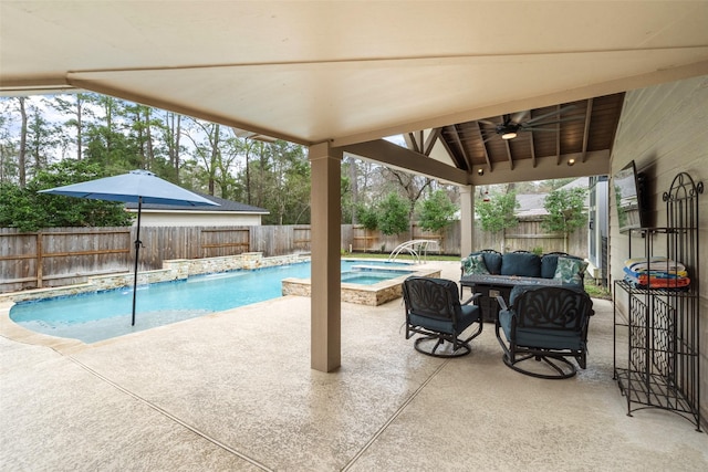 view of pool featuring ceiling fan, a patio area, a fenced backyard, and a pool with connected hot tub