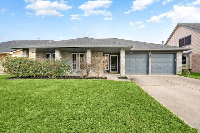 view of front facade featuring a garage and a front lawn