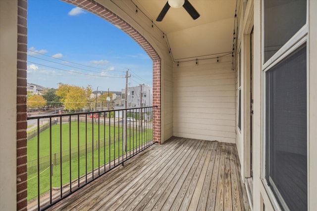 balcony featuring ceiling fan