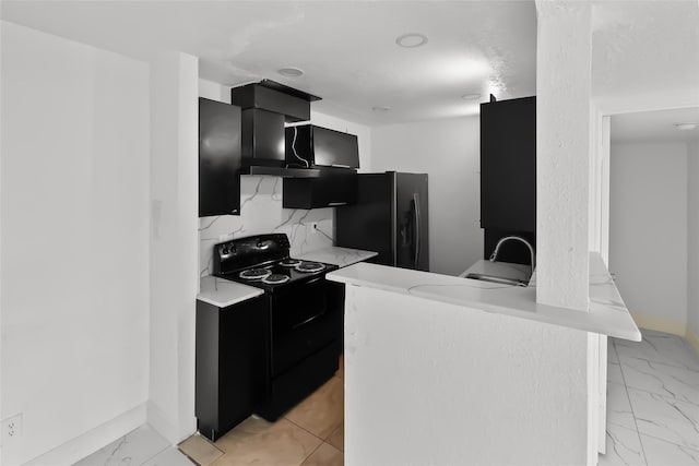 kitchen featuring sink, backsplash, black appliances, and kitchen peninsula