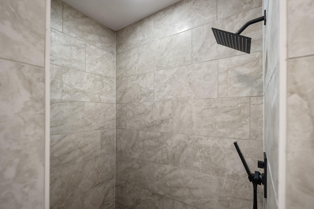 interior details with a tile shower