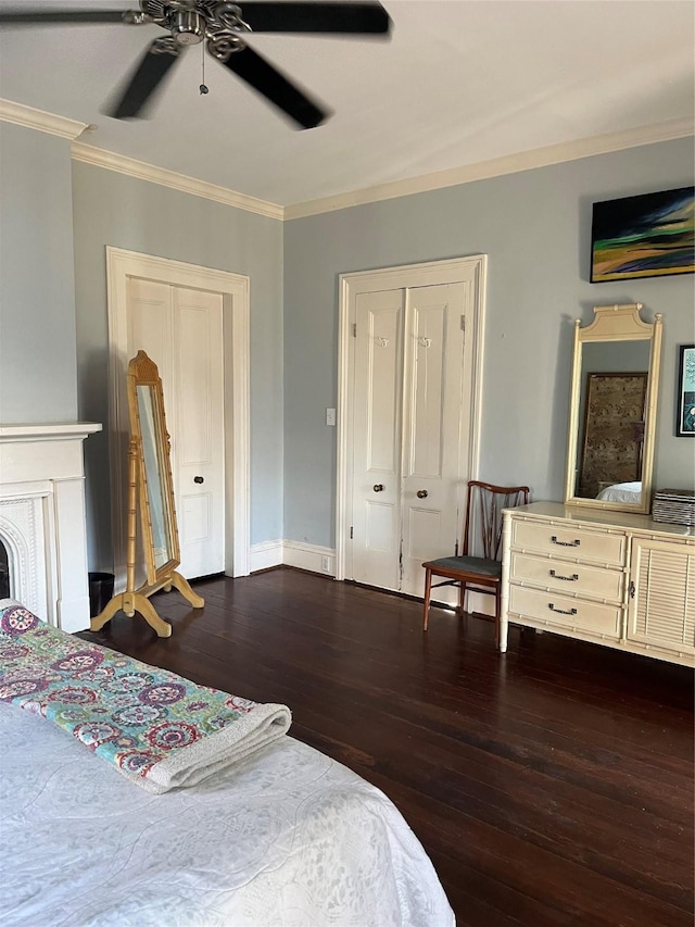 bedroom with crown molding, dark hardwood / wood-style floors, and ceiling fan