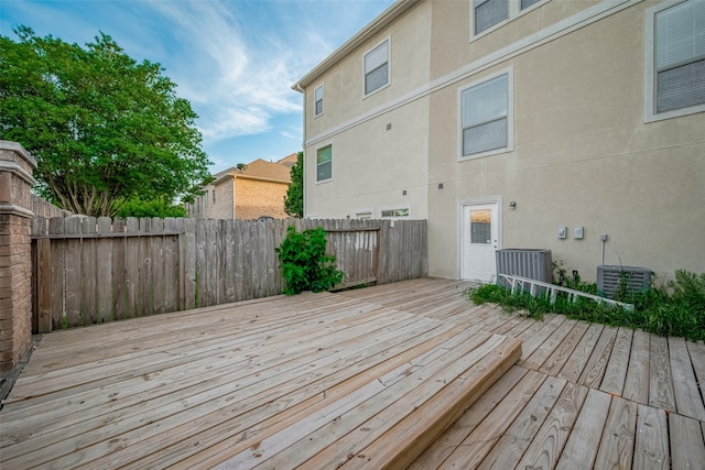 7816 Stoneyway Dr, Houston, TX 77040 - deck featuring a fenced backyard and central AC
