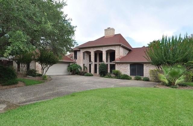 view of front of home with a garage and a front yard