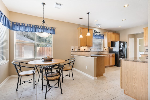 dining room with light tile patterned floors, recessed lighting, visible vents, and baseboards