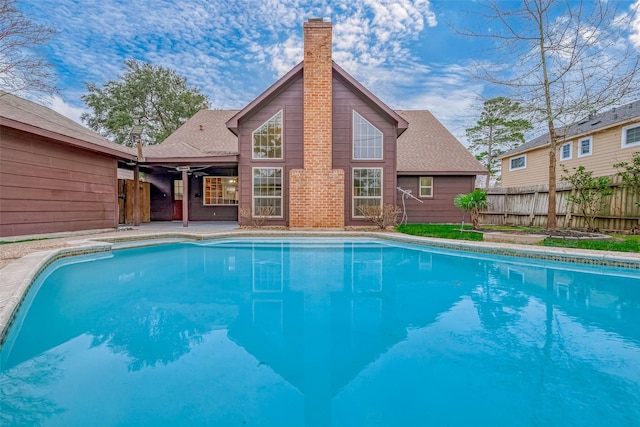 view of swimming pool