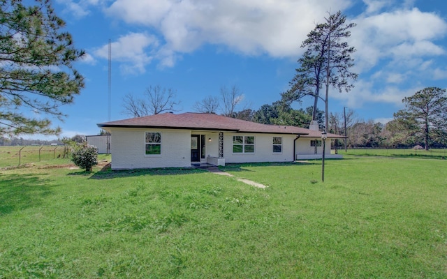 view of front facade with a front yard