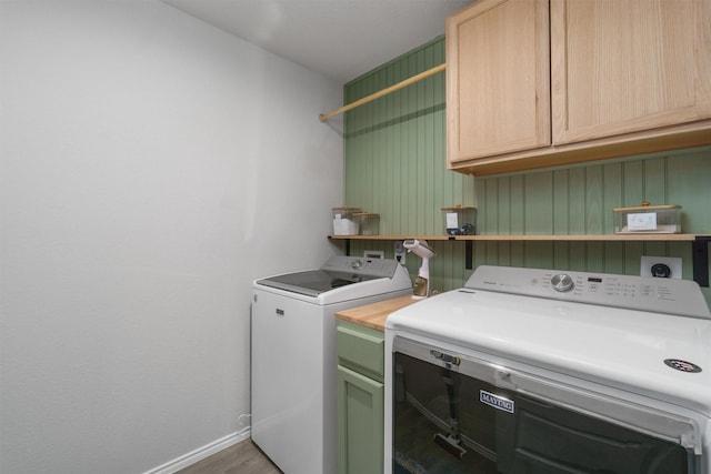 washroom featuring cabinets and washing machine and dryer