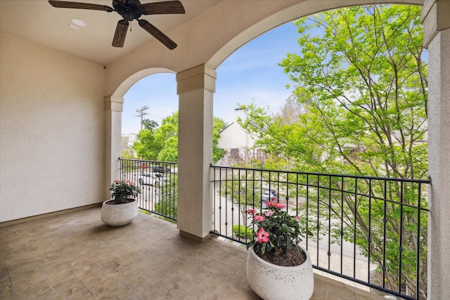 balcony featuring ceiling fan