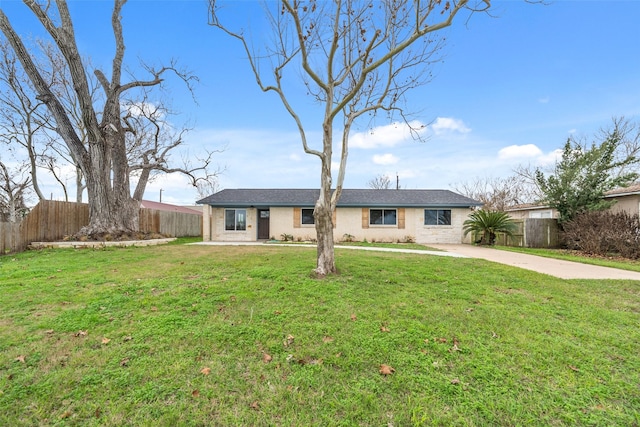 ranch-style home with a front yard