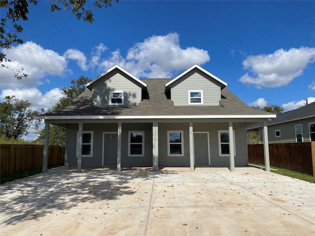 view of front of property featuring covered porch