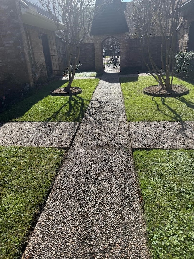 view of yard featuring a gate