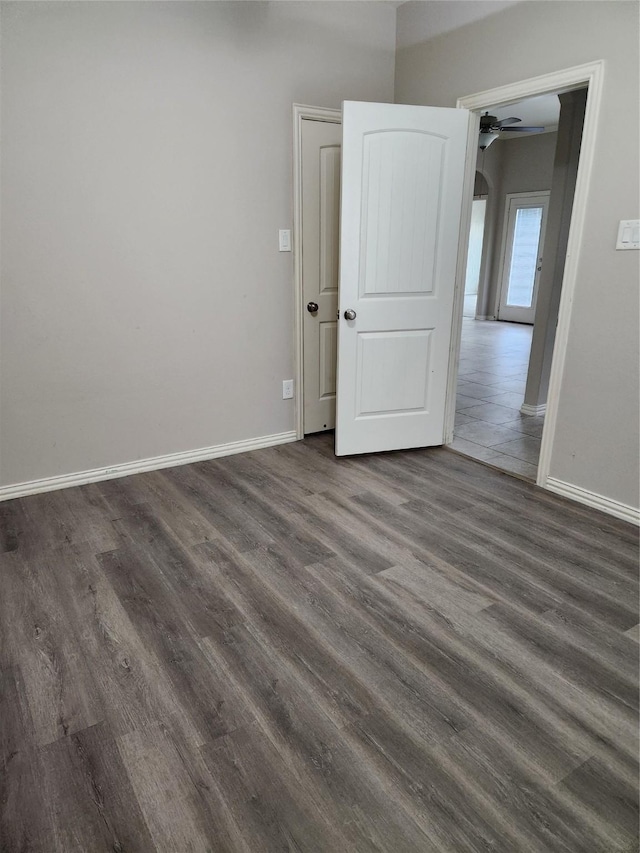 spare room with dark hardwood / wood-style floors and ceiling fan