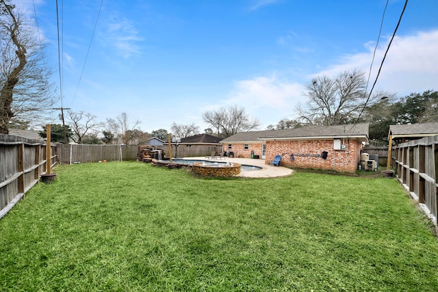 view of yard featuring a fenced in pool