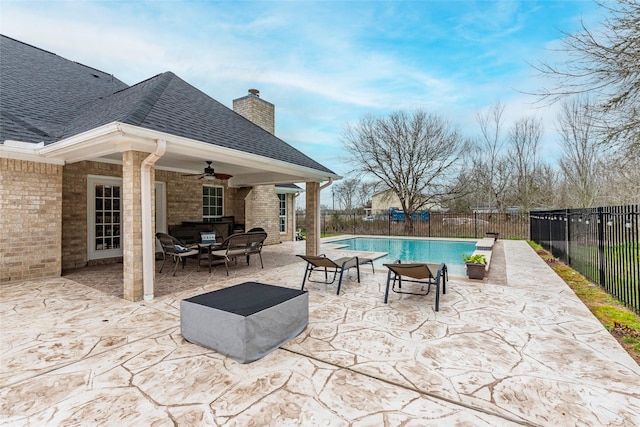 view of patio with a fenced in pool, outdoor lounge area, and ceiling fan