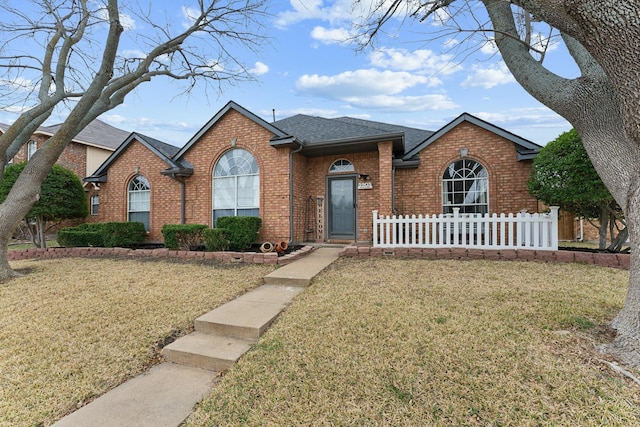 view of front of house featuring a front yard