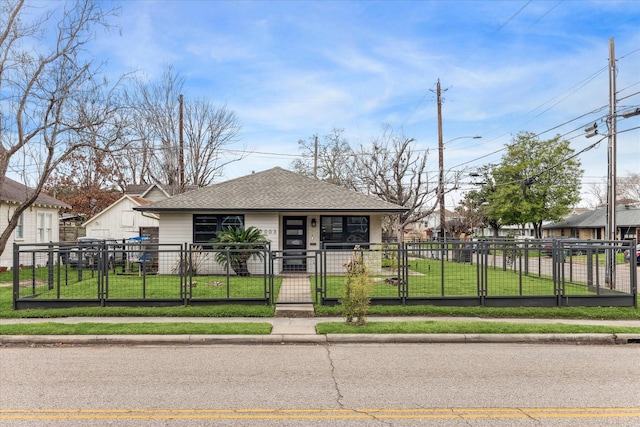 view of front of home featuring a front yard