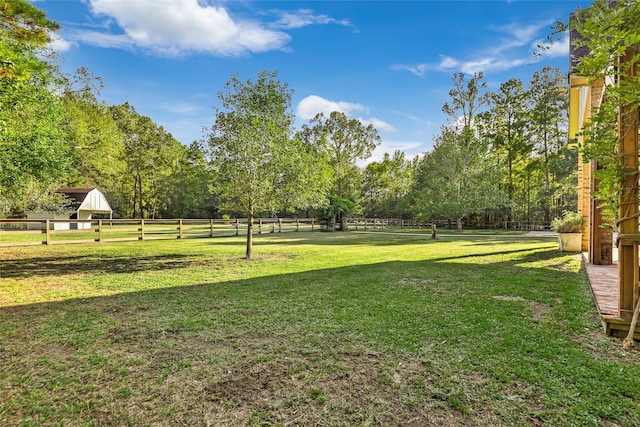 view of yard featuring a rural view