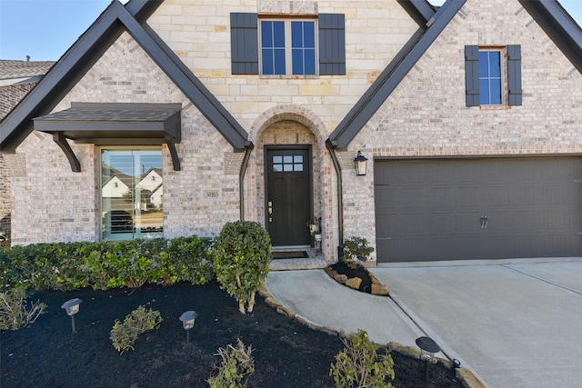 view of front facade with a garage