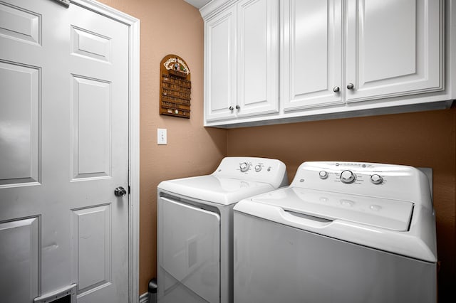 laundry room featuring cabinets and independent washer and dryer