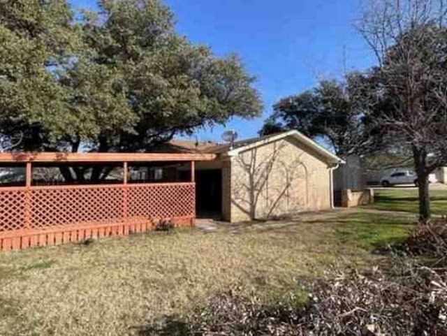 back of house featuring a yard