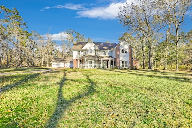 view of front facade featuring a front lawn