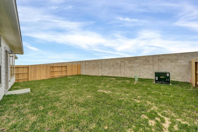 view of yard featuring a fenced backyard