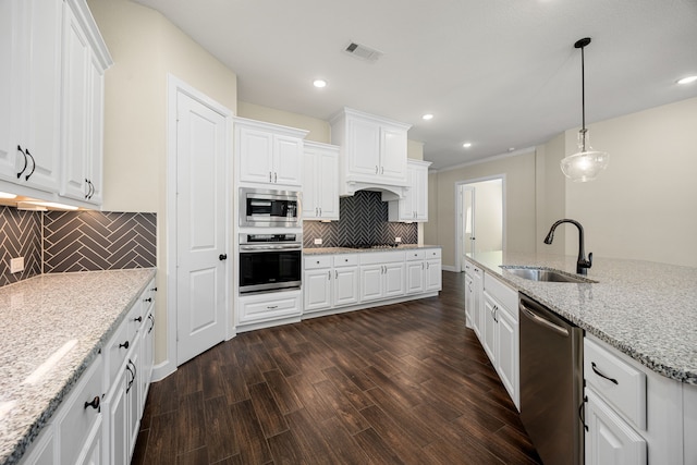 kitchen with stainless steel appliances, dark wood-style flooring, a sink, visible vents, and white cabinets