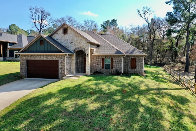 view of front of house featuring a garage and a front yard